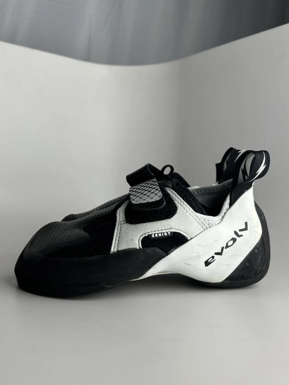 Evolv Men’s Athletic Climbing Shoe — Black & White
